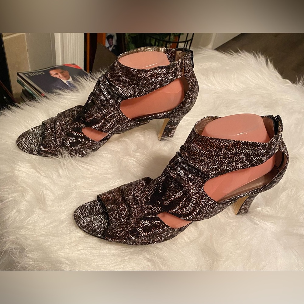 Sandals in excellent used condition. Size 12M